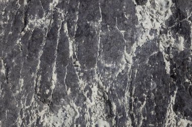 Tasarım ve jeoloji için farklı desenlere sahip antik bir kayanın arka planı ve dokusu.