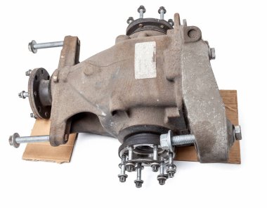 Vites küçültücü beyaza izole edildi. Vites tekerlekleri hız azaltıcı kesiti. Otomobil servis endüstrisi. Yedek parça kataloğu. Otomobil servis endüstrisi. Yedek parça kataloğu.