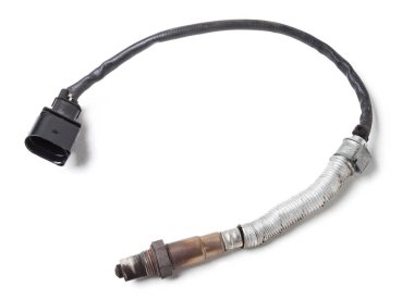 Lambda sondası - araba motorunun egzoz gazında kalan oksijeni kaydetmek için tasarlanmış oksijen sensörü cihazı egzoz sisteminde bulunmaktadır. Atölyede onarılması için yedek metal parçası