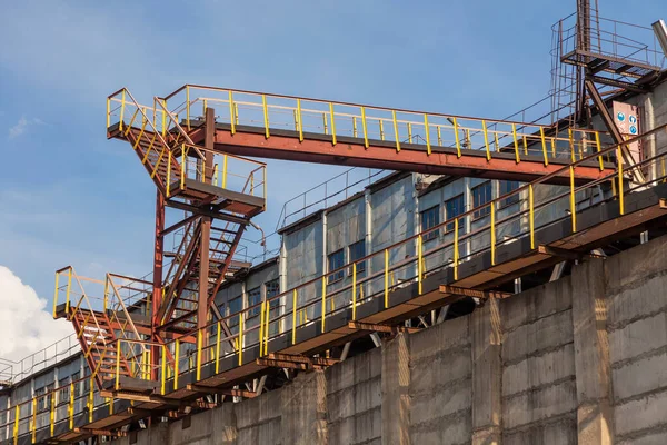 Old Rusty Machinery Equipped Metal Staircases Overhead Conveyors Concrete Mixing — Foto de Stock