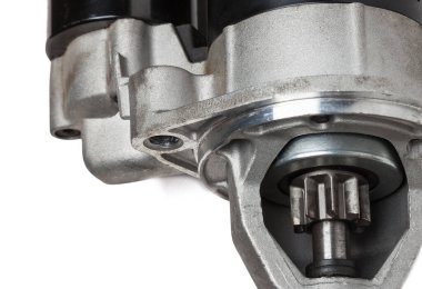 İçten yanmalı motorun yeni yedek parçası beyaz arka planda. Yedek parça kataloğu.