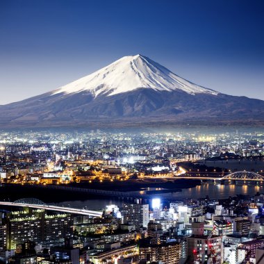 fuji Dağı. : Fujiyama. cityspace gerçeküstü atış ile havadan görünümü. j