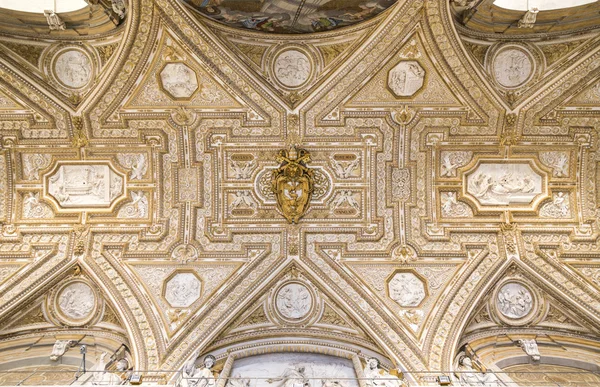 Gallery ceiling at the Vatican Museum in the Vatican City, Rome, — Stock Photo, Image