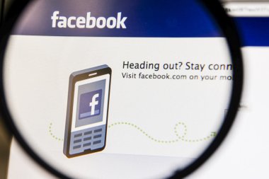 Tayland - 2 Eylül 2014: Büyüteç Facebook sayfası 