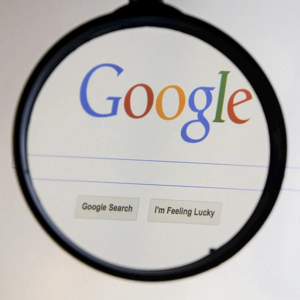 Tajlandia - 2 września 2014: szkła powiększającego wyszukiwania Google — Zdjęcie stockowe