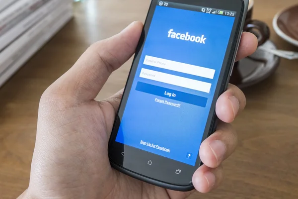 THAILAND - SEPTEMBER 05, 2014: Facebook application login screen — Stock Photo, Image