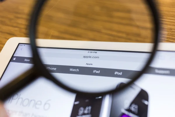 CHIANG MAI, TAILANDIA - 17 de septiembre de 2014: Apple Computers websi — Foto de Stock