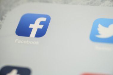 Chiang Mai, Tayland - 03 Ekim 2014: Facebook ve Twitter ap
