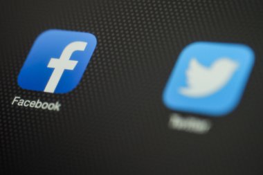 Chiang Mai, Tayland - 03 Ekim 2014: Facebook ve Twitter ap