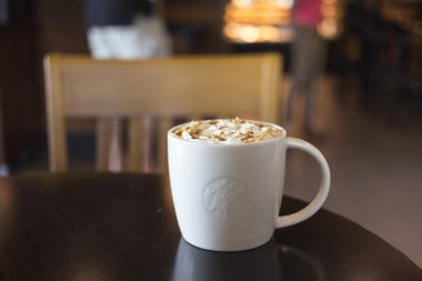 Chiang Mai, Tayland - 02 Ekim 2014: Starbucks kahve carame
