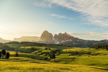 Lankoffel dağ silsilesi. Seiser Alm, Dolomites, İtalya'dan görünüm