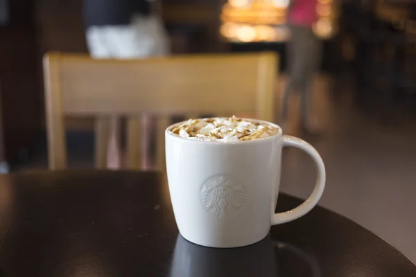 CHIANG MAI, THAILAND - OCTOBER 02, 2014: Starbucks coffee carame — Stock Photo, Image