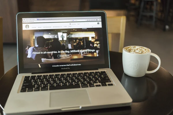 CHIANG MAI, THAILAND - OUTUBRO 02, 2014: Starbucks café carame — Fotografia de Stock