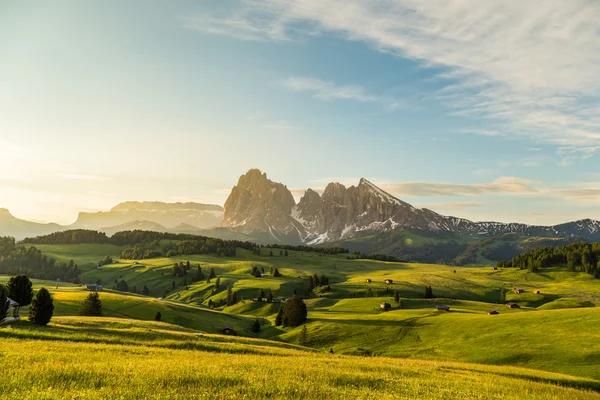 Cordillera Lankoffel. Vista desde Seiser Alm, Dolomitas, Italia —  Fotos de Stock