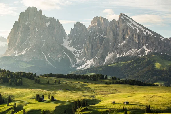 Cordillera Lankoffel. Vista desde Seiser Alm, Dolomitas, Italia —  Fotos de Stock