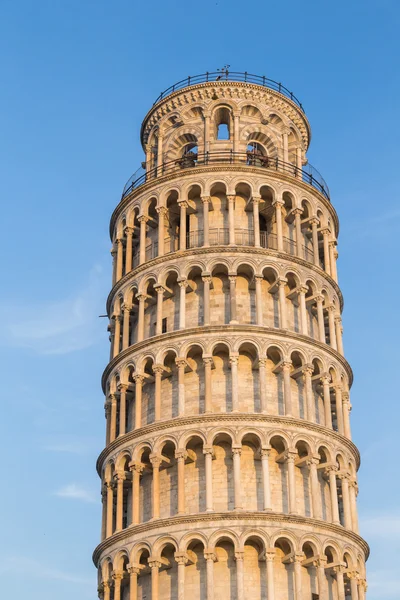 Pisa tower з синього неба. Піза, Італія — стокове фото