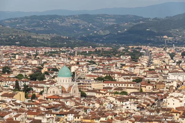 Widok na katedrę Santa Maria del Fiore we Florencji, Włochy — Zdjęcie stockowe