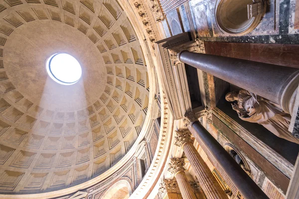 ROME, ITALY - JUNE 08: Pantheon in Rome, Italy at June 08, 2014. — Stock Photo, Image