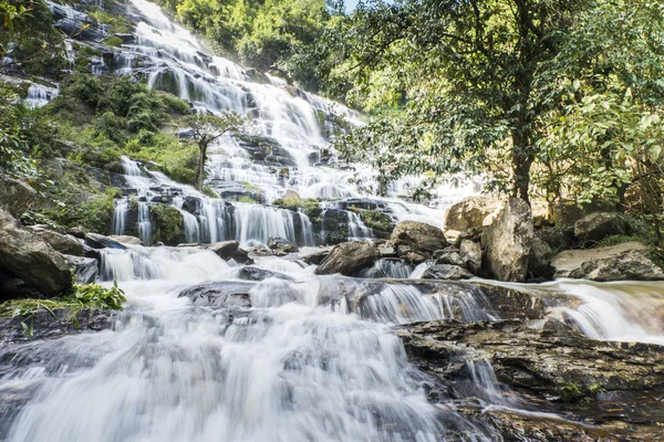 Mae Ya vattenfall Chiang Mai, Thailand. — Stockfoto