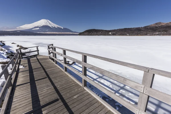 Mount Fuji winterseizoen schieten uit Lake Yamanaka. Yamanashi, J — Stockfoto