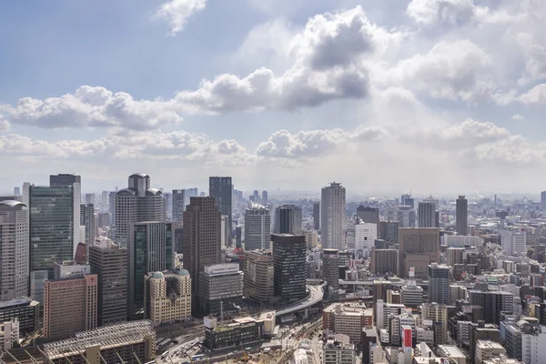 Osaka, japan - 09 februar 2015 - die stadt osaka in der kansai-region und osaka-präfektur ist die zweitgrößte metropolregion in japan. Osaka Innenstadt ist sehr modern mit vielen Wolkenkratzern. — Stockfoto