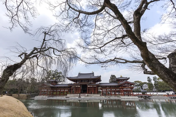 Бёдо-ин буддийский храм, внесённый в список Всемирного наследия ЮНЕСКО. Феникс — стоковое фото
