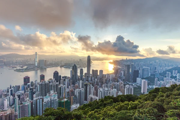 HONG KONG - 03 de agosto de 2015: O pico da paisagem urbana do horizonte de Hong Kong — Fotografia de Stock