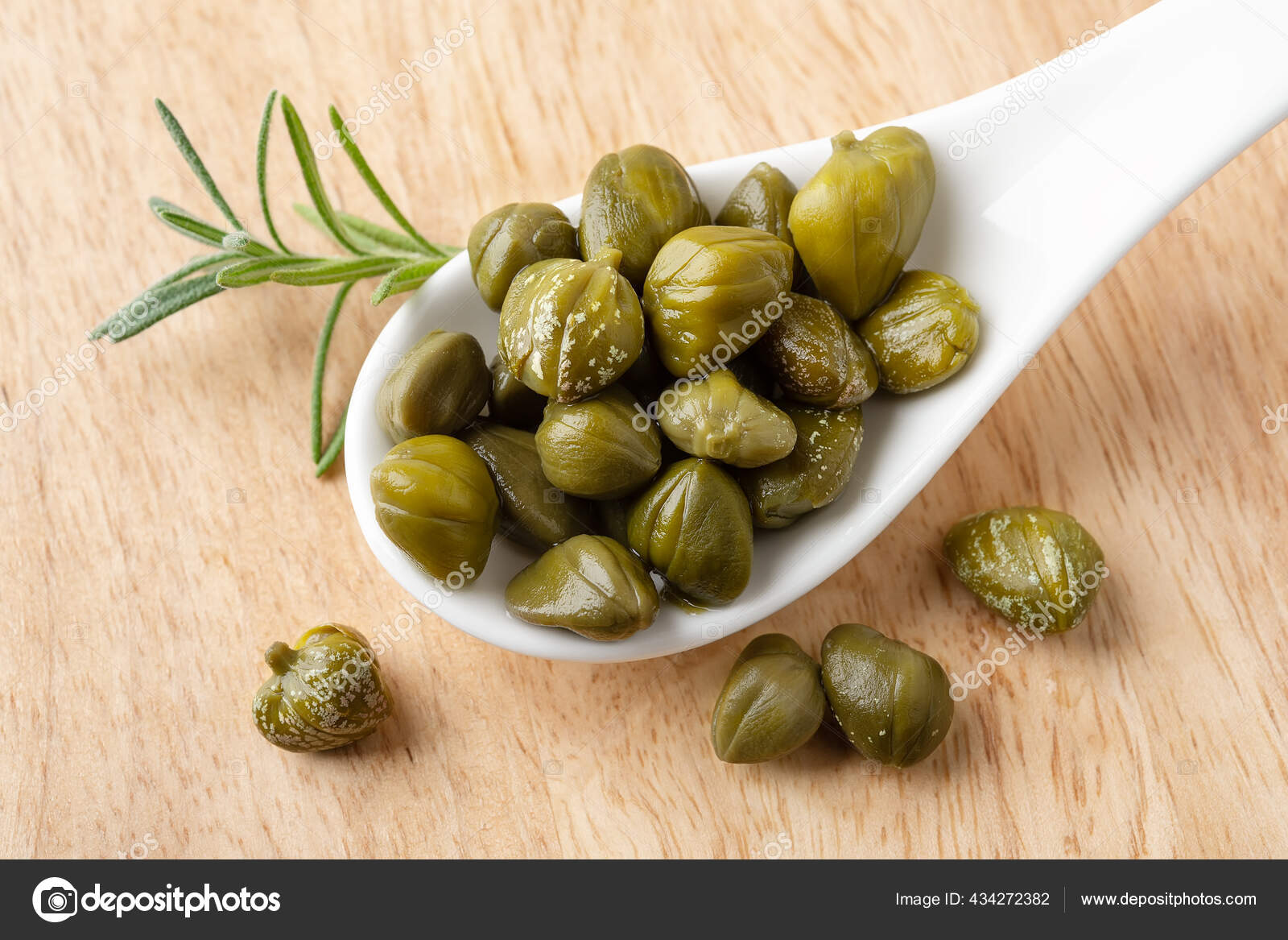 Каперсы куда использовать. Коперы. Каперсы анчоусы оливки. Каперсы окьелло. Каперсы дерево.