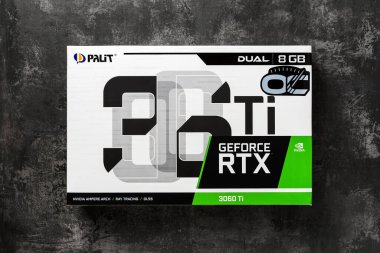 Varna, Bulgaristan, 08 Ocak 2021. Palit Nvidia Geforce RTX 3060 Ti OC 8GB oyun kartı kutusu. İnşa ve geliştirme için modern masaüstü bilgisayar donanımı bileşenleri. Üst görünüm.