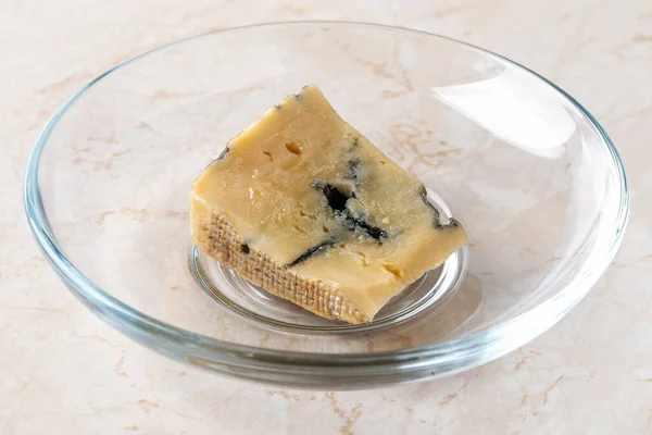 Κακομαθημένα Κομμάτια Τυριού Μικρό Κομμάτι Του Dor Μπλε Τυρί Έχει — Φωτογραφία Αρχείου