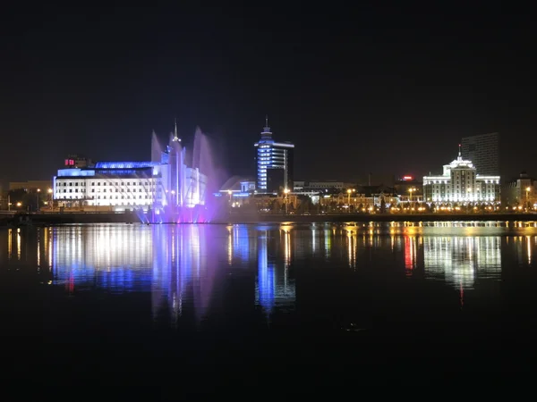 Lake the lower boar with a fountain in Kazan, Russia - night view — Stock Photo, Image