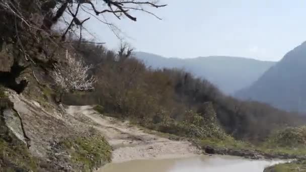 Camino de tierra de montaña — Vídeos de Stock