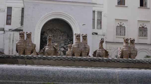 Gryphons fontána v Suchumi — Stock video