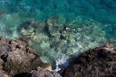 Açık mavi deniz suyu