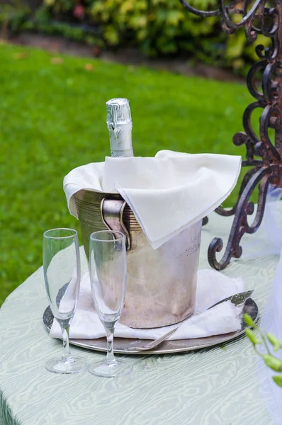 Spumante ready for a Wedding Toast — Stock Photo, Image