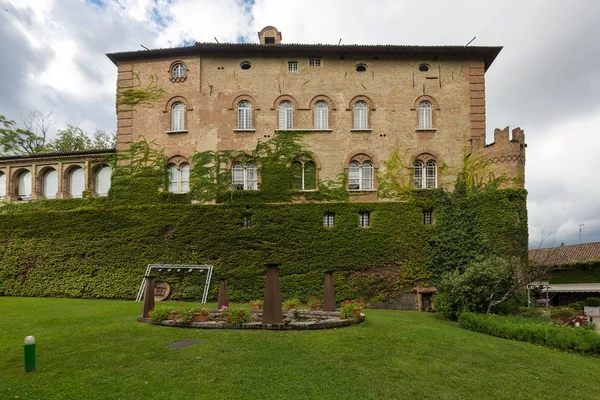 Castelo Real de Oviglio no Piemonte — Fotografia de Stock