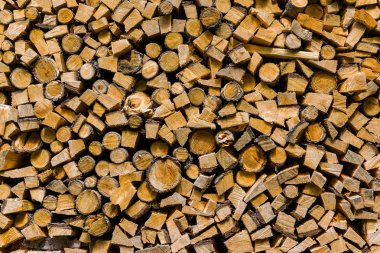 Yakacak odun yığını