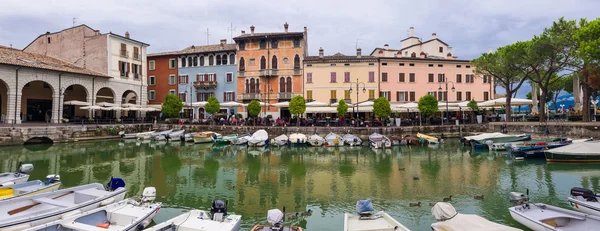 Hafen in desenzano — Stockfoto