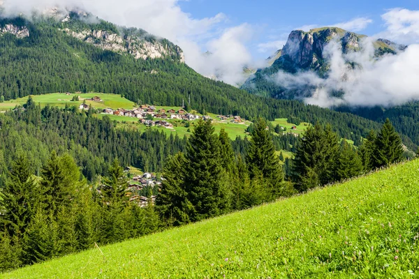 Panorama del Valle de Fassa — Foto de Stock