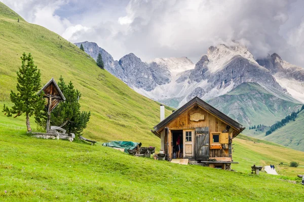 Dolomites'in vadide Fuciade
