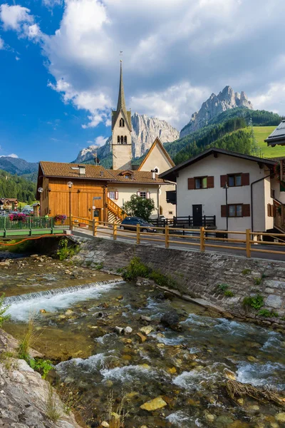 Iglesia en el Valle de Fassa —  Fotos de Stock