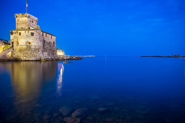 Castillo Sobre Mar Construido Siglo Xvi Pueblo Rapallo Riviera Italiana — Foto de Stock