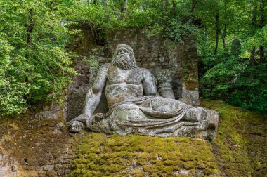 Bomarzo Canavarları Parkı 'ndaki heykel, aynı zamanda Kutsal Koru olarak da bilinir. Lazio, İtalya 'da manieristik bir bahçe