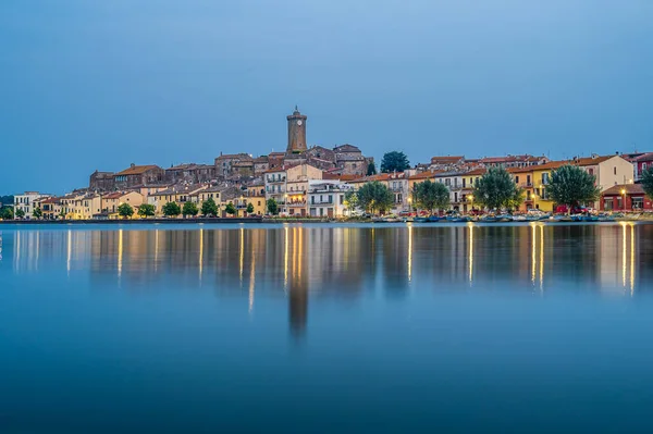 Paisaje Urbano Del Antiguo Pueblo Marta Orillas Del Lago Bolsena — Foto de Stock