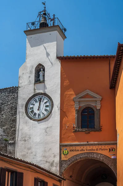 Kapıdaki Saat Kulesi Eski Montefiascone Kasabasına Giriyor Bolsena Gölü — Stok fotoğraf