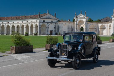 villa manin, eski model araba