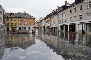 kranj ana meydanında