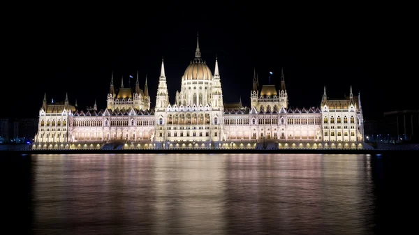 Parlamentet i budapest — Stockfoto