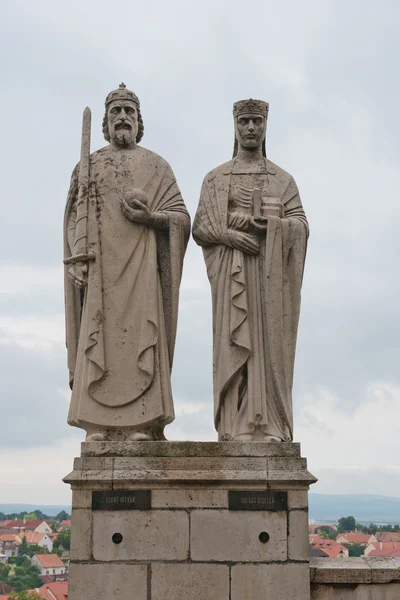 Kral Stephen heykelleri ben ve Kraliçe Gisela — Stok fotoğraf