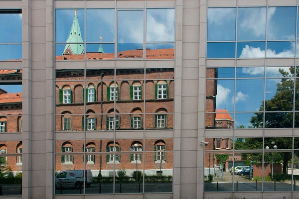 Reflexión del edificio —  Fotos de Stock